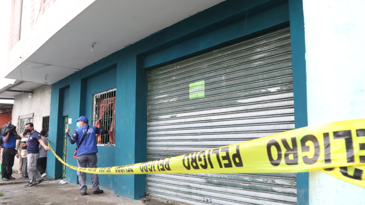 Según los vecinos de la fundación, a las 16:00 del martes vieron salir a la administradora del sitio, quien les indicó que los internos ya habían comido.