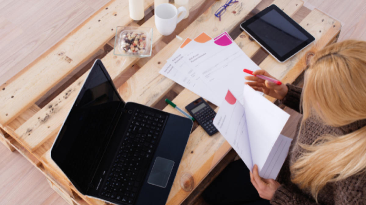 Referencial mujeres y las finanzas.