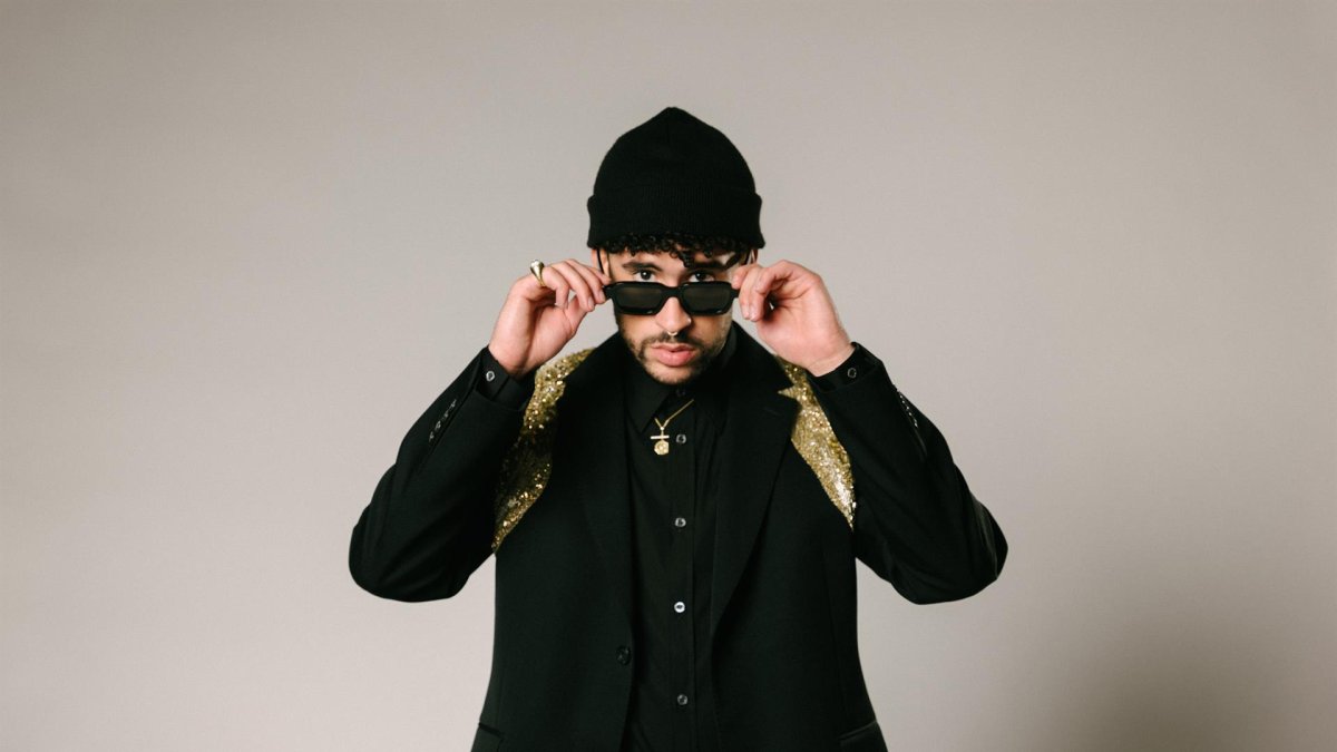 Fotografía cedida por Telemundo donde aparece el artista puertorriqueño Bad Bunny quien continúa imparable después de coronarse como el artista más escuchado de 2021 en las plataformas de 