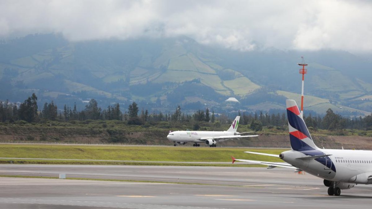 El avión aterrizó a las 10:27 de este 5 de marzo. Trajo consigo a 209 personas.