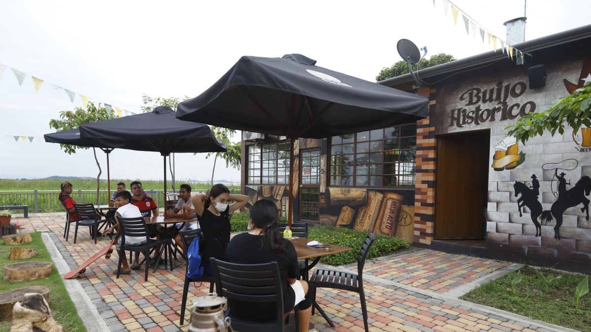 Escenario. Diferentes locales gastronómicos hay en el malecón.