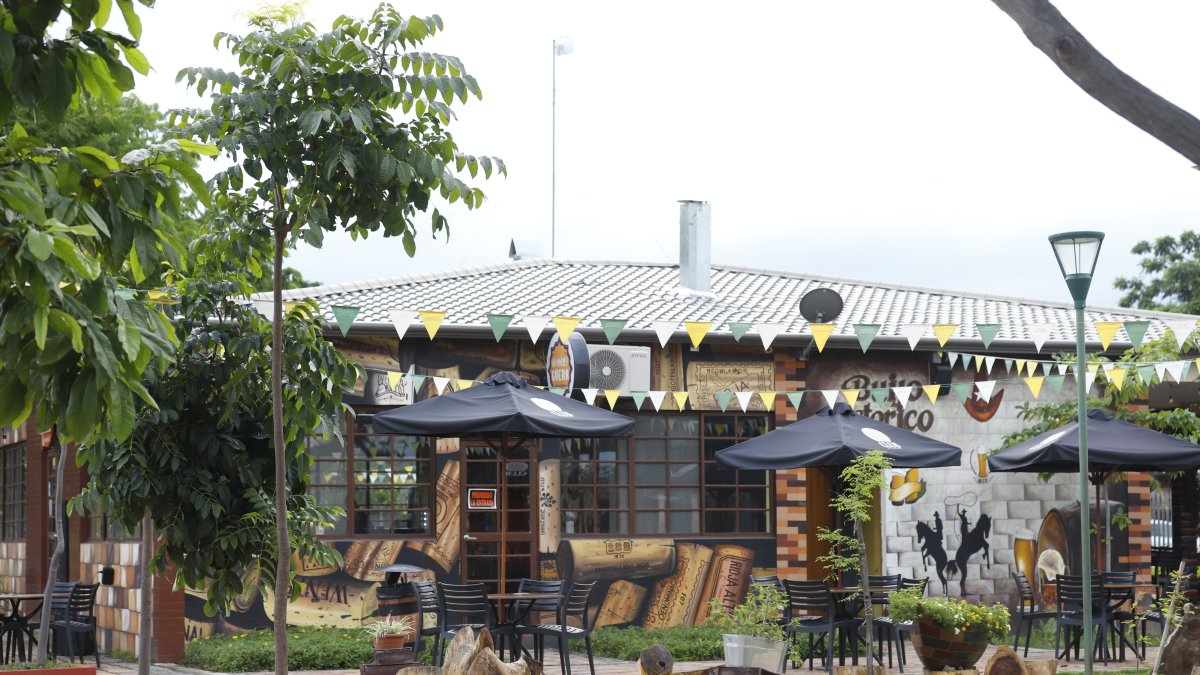 Recreación. En la zona del malecón se aprecian familias y jóvenes