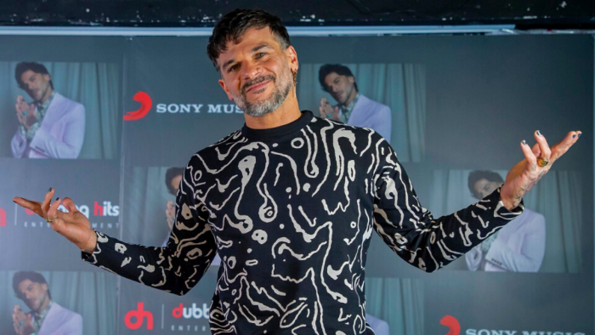 El cantante puertorriqueño Pedro Capó, posa al termino de una entrevista para Efe, el 4 de marzo de 2022, en Ciudad de México (México).