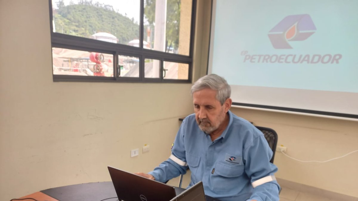 El gerente de Petroecuador, Ítalo Cedeño, compareció ante la Asamblea de manera virtual