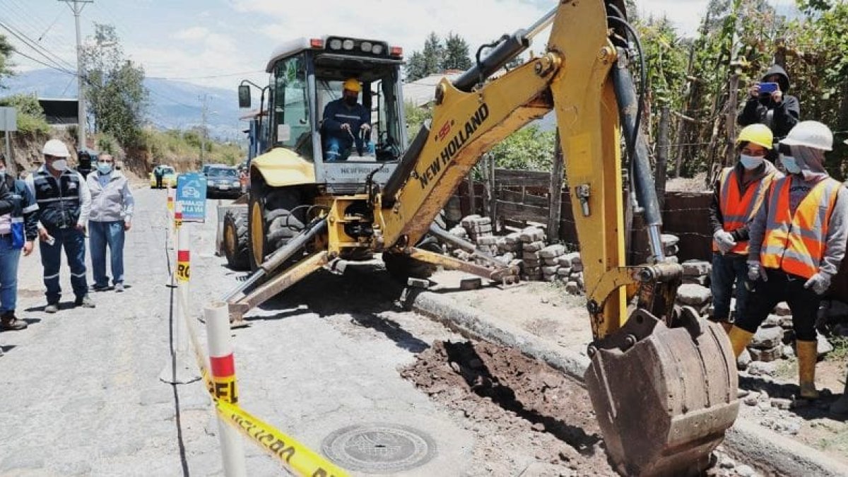 Desde 2019 los pobladores de Tumbaco esperan la entrega de las redes de alcantarillado público.