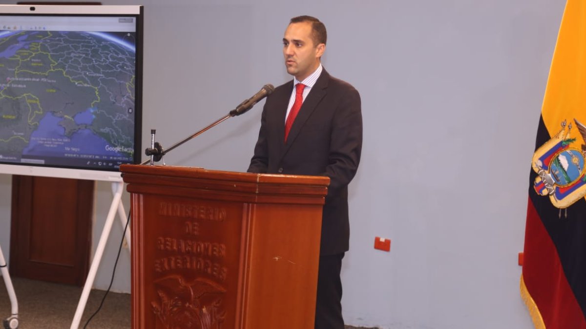 Juan Carlos Holguín, ministro de Relaciones Exteriores, en rueda de prensa este lunes.