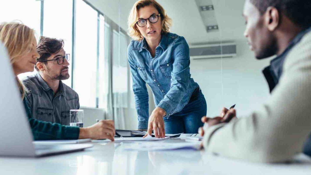 La tasa laboral de la población femenina es del 42,5%. La de ellos es de un 57%.