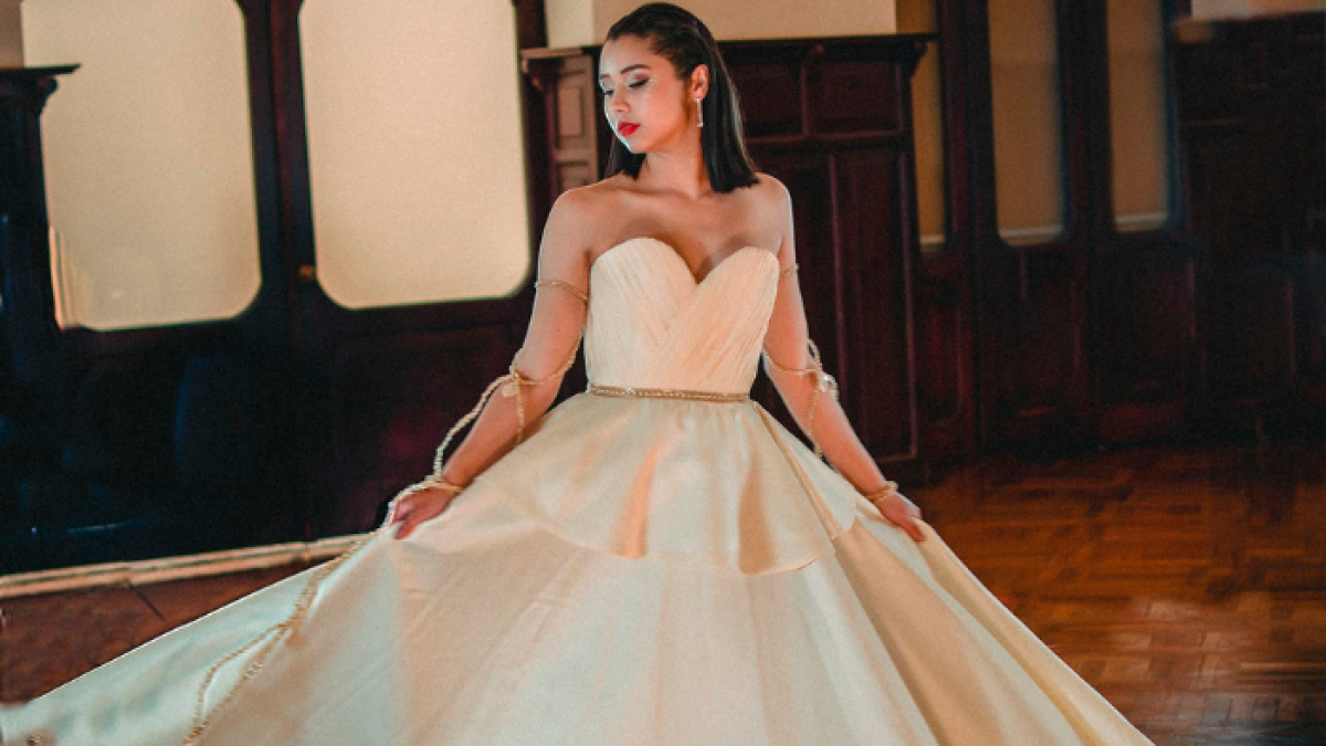 Fotografía cedida por el Instituto tecnológico superior Yavirac que muestra a la modelo Keren Gutiérrez, quien participa en la tercera edición del desfile de modas Qhapacñan, del Instituto Tecnológico de Turismo y Patrimonio Yavirac.