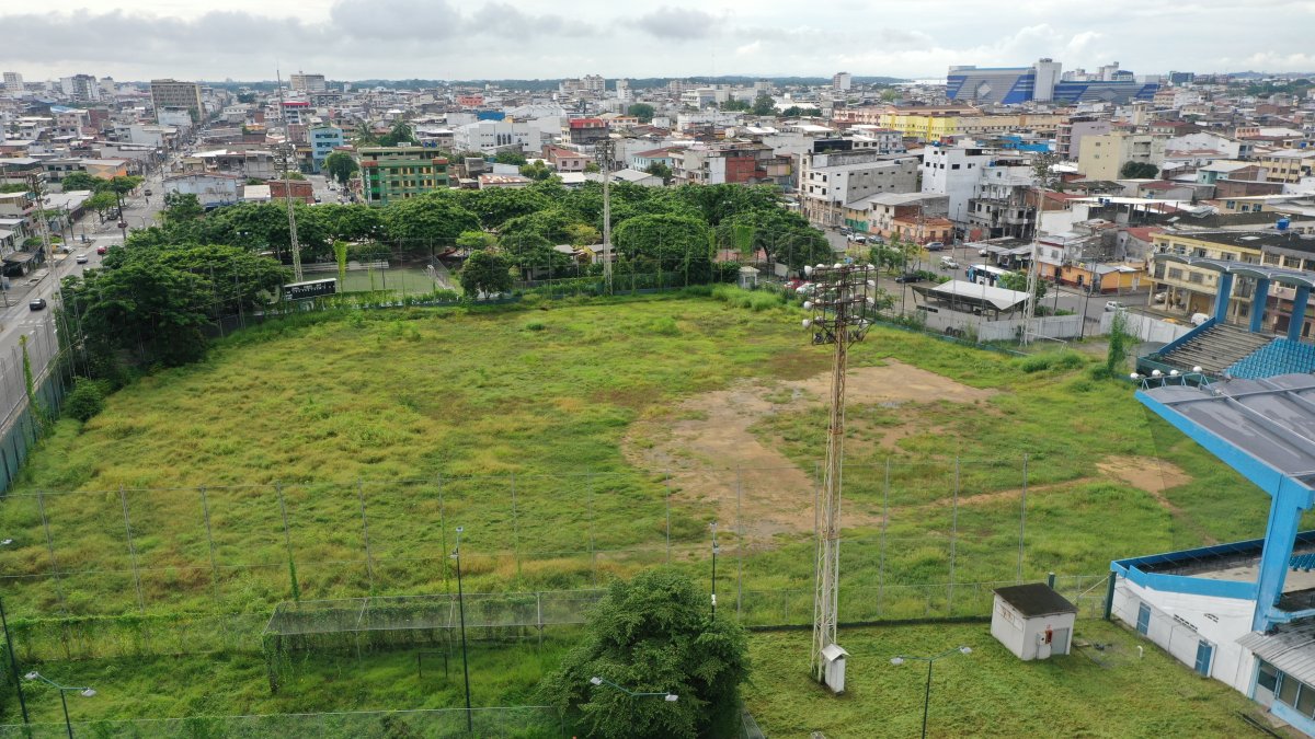 El estadio fue inaugurado en 1965 y fue sede del Sudamericano que Ecuador ganó en 1966. Tiene más de 10 sin actividad.