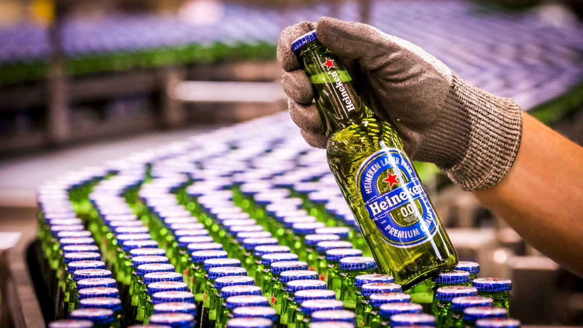 Un lote de seis cervezas Heineken 0,0 sin alcohol, en una fotografía de archivo.