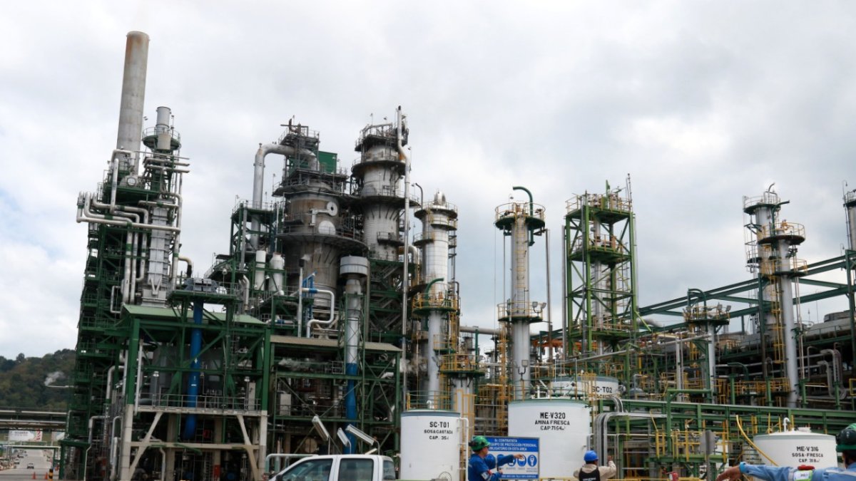 Se busca hacer adecuaciones y mejoras en la refinería por medio de una convocatoria.