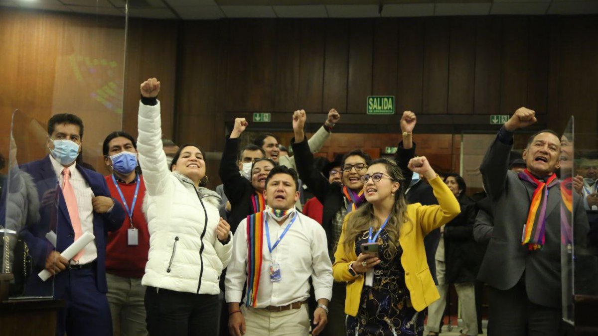 Los legisladores de Pachakutik, que impulsaron el informe sobre las amnistías, fueron los más contentos con su aprobación.