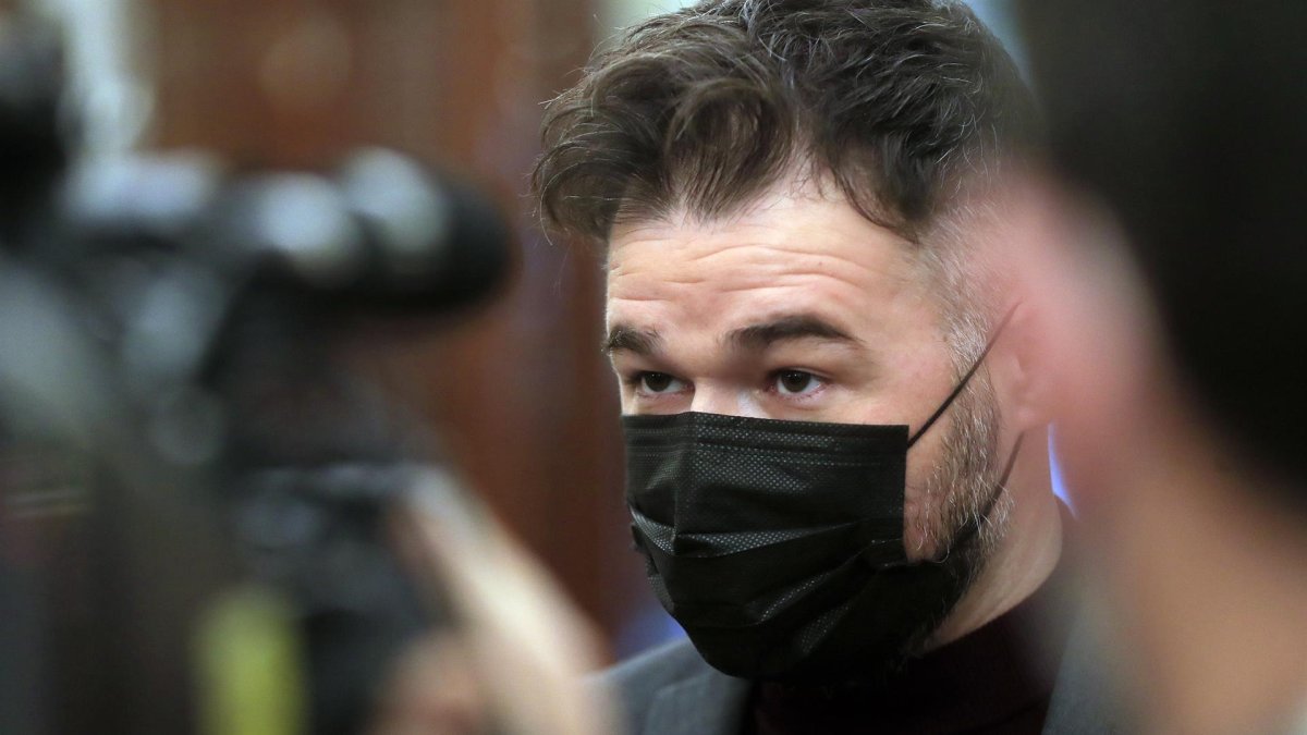 El portavoz parlamentario de ERC, Gabriel Rufián, en los pasillos del Congreso este jueves.