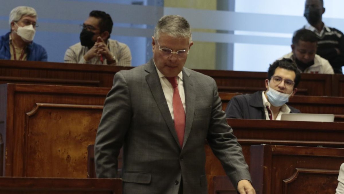 Contralor. Carlos Riofrío se presentó este jueves 10 de marzo de 2022 en la Asamblea Nacional.