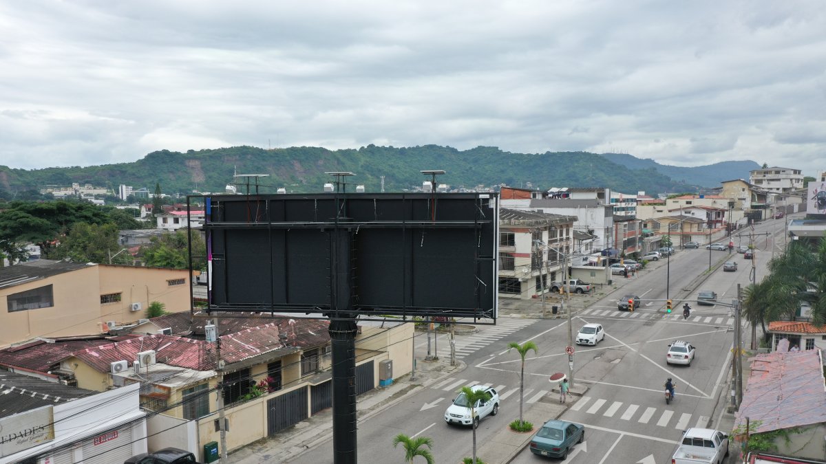 Reclamos. Entre los efectos figura la contaminación visual en los vecindarios, y conductores se quejan por la confusión que representa.