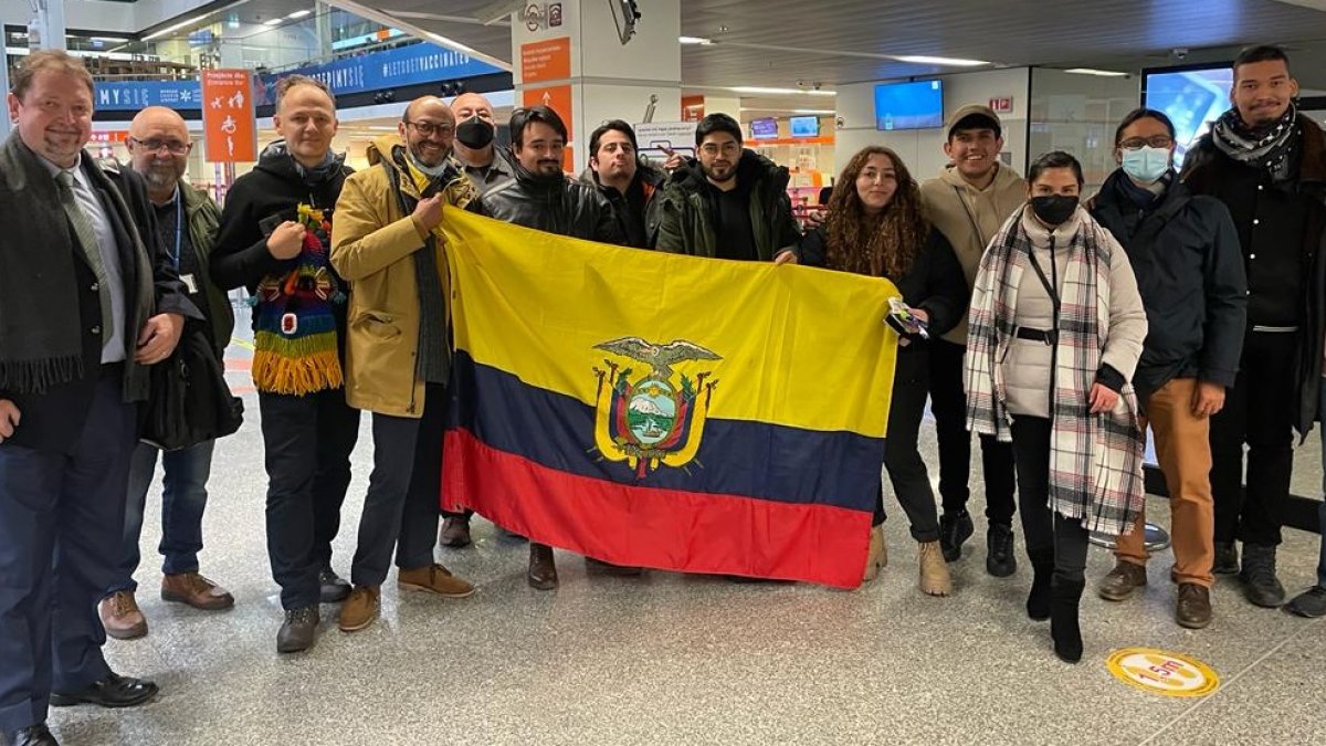 Parte del grupo de 203 ecuatorianos que regresaron en el segundo vuelo humanitario dado el pasado 4 de marzo.