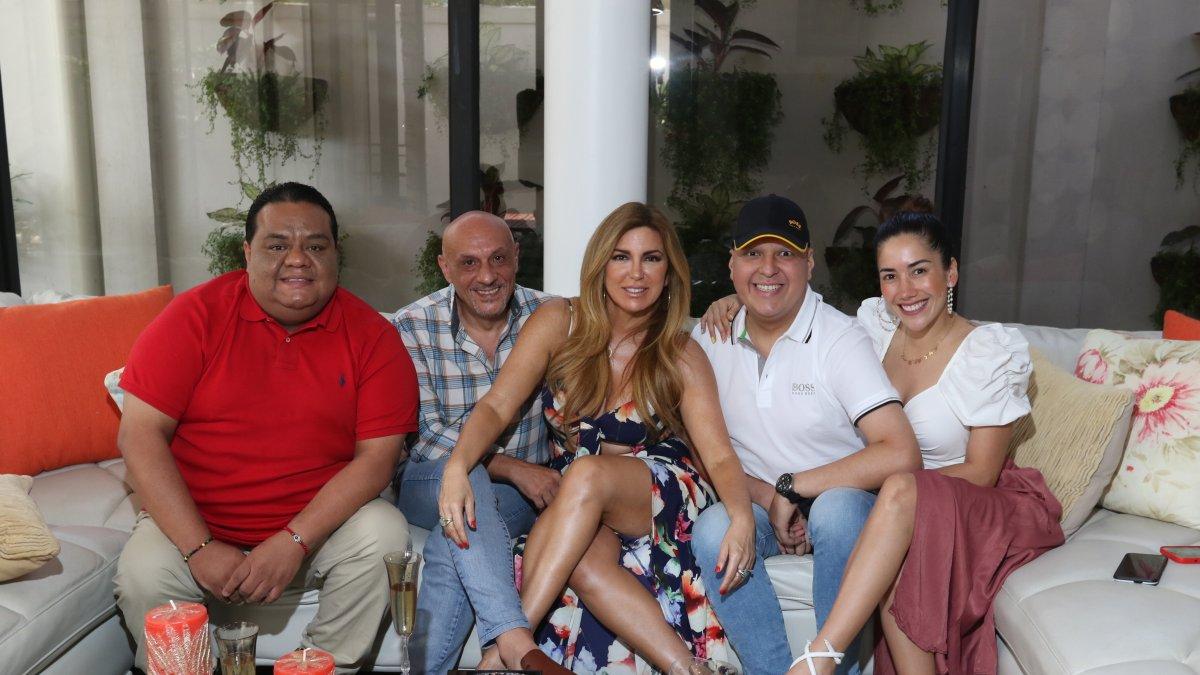 Marlon Acosta, Raffaele Pontis, Mariela, Miguel y Mónica Buchelli.