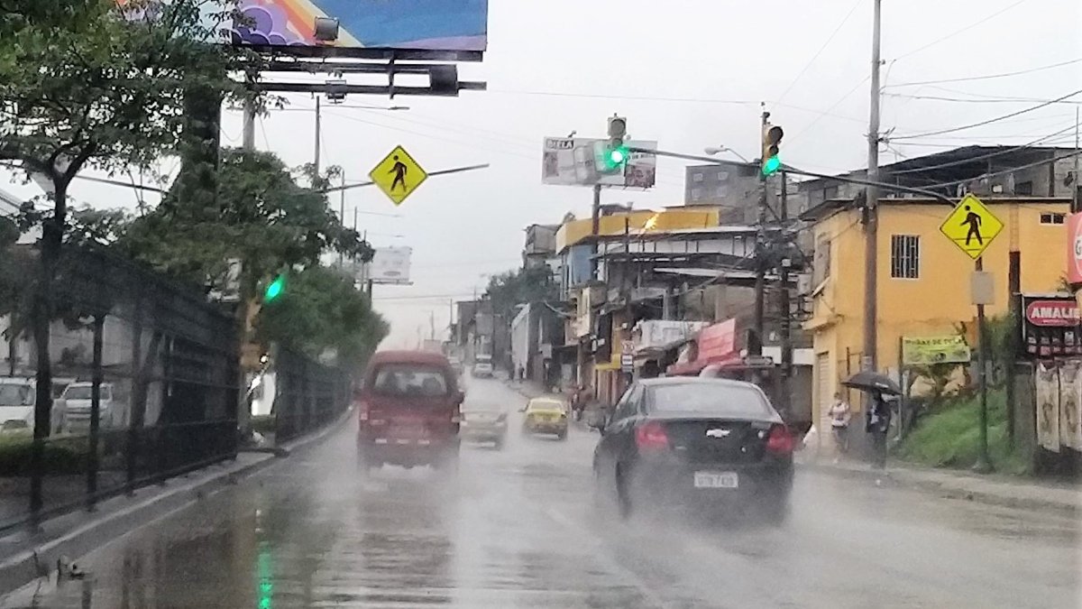 La mañana de este 14 de marzo, la intensidad de la lluvia bajó pero el día permanece nublado.