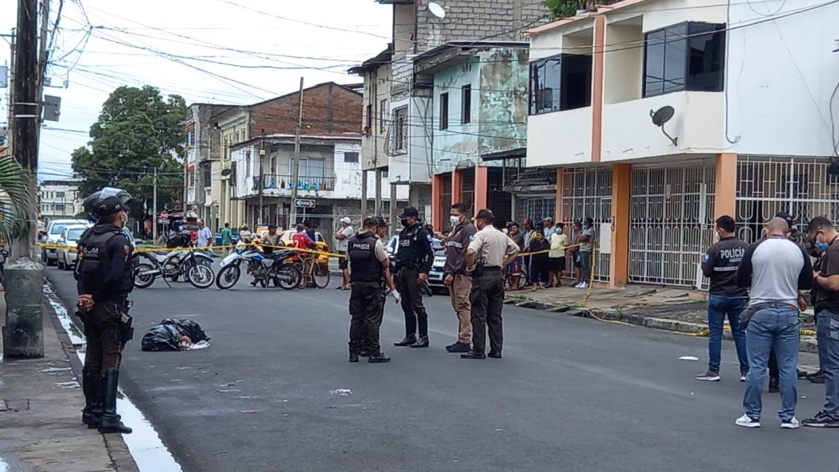 Alertada por los moradores, la Policía llegó al sector donde dejaron la bolsa con los restos humanos