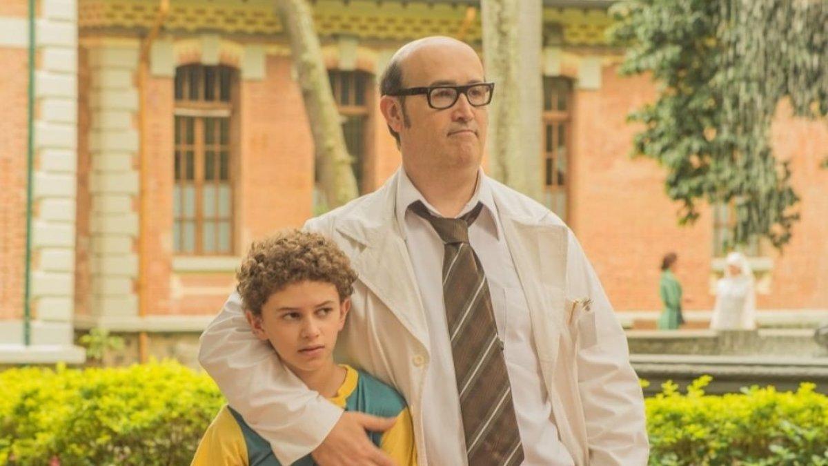 La íntima historia del doctor Abad es contada a través de la mirada de su único hijo varón.