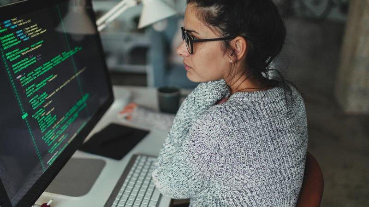 Mujeres líderes en la región buscan como romper las brechas de género que existen en la industria de la tecnología.