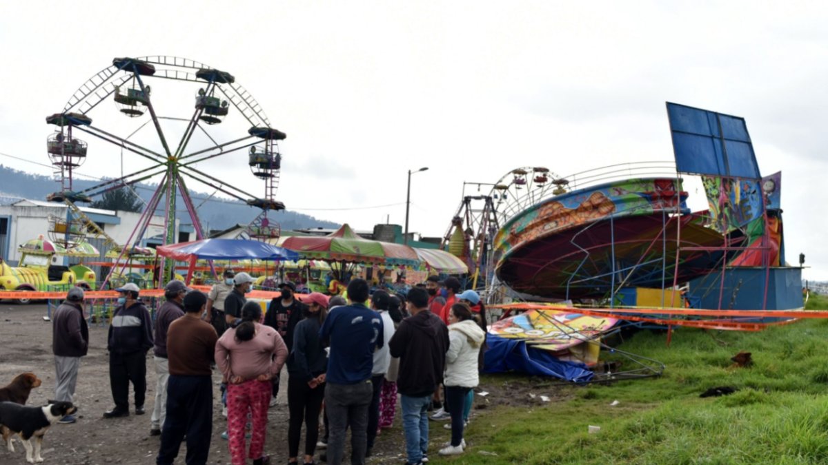 Responsabilidad. Familiares de las personas afectadas fueron al sitio del percance a buscar a los responsables.