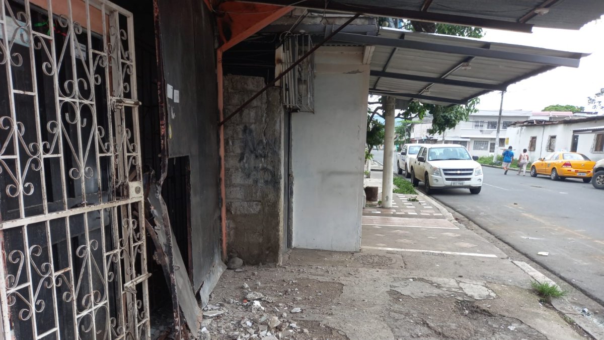 En las calles 42 entre Vacas Galindo y El Oro dos casa de una misma familia explotaron con dinamita.