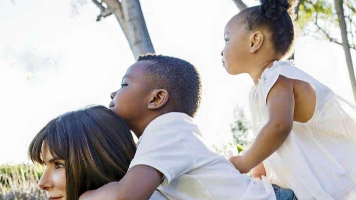 La actriz de Miss Simpatía quiere ser una madre 24/7.