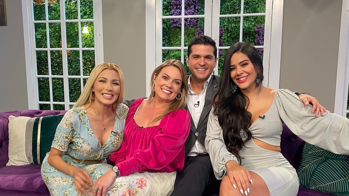 Jasú, Úrsula Strenge y Michella Pincay junto a Pancho Molestina.