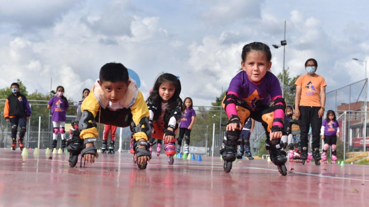En las canchas de la avenida Cardenal de la Torre, los niños del club de patinaje Slalom practican todos los días sus destrezas sobre ruedas.