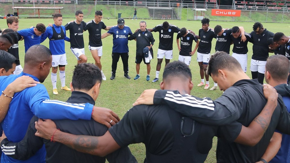 La escuadra azul, que empezó el torneo con una contundente goleada por 4-0 a Macará, ha estancado su marcha y desde el 27 de febrero, cuando venció de visita a Independiente del Valle, no conoce el triunfo.