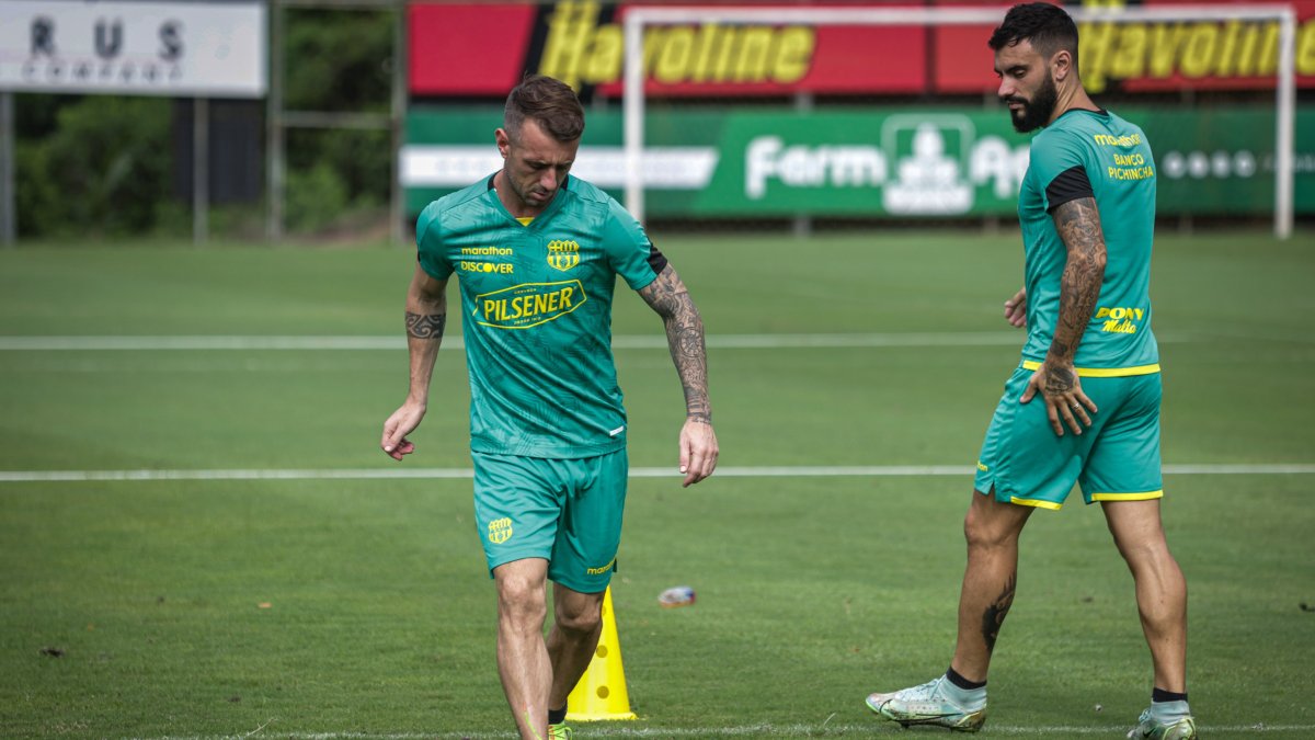 Barcelona deberá lamerse las heridas causadas por la eliminación en la tanda de penales en la tercera fase previa a la ronda de grupos de la Copa Libertadores y mirar el campeonato local, del cuál se alza como líder en solitario.