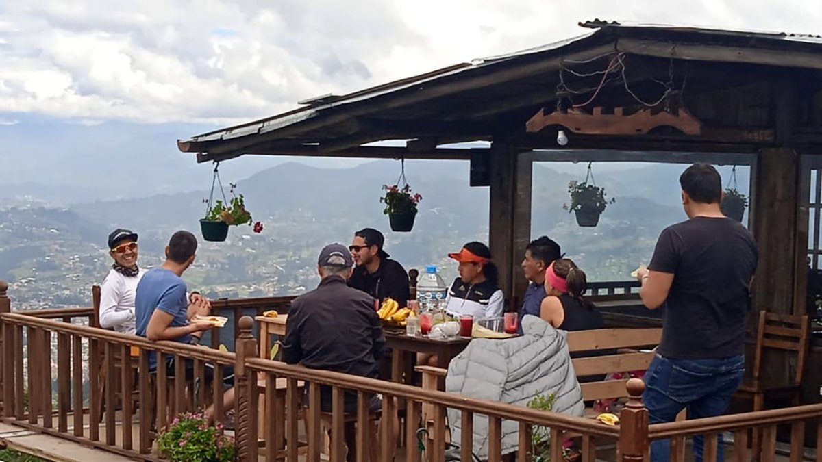 El lugar acoge a muchas visitantes que acuden para disfrutar de la naturaleza. Un sitio para relajarse.