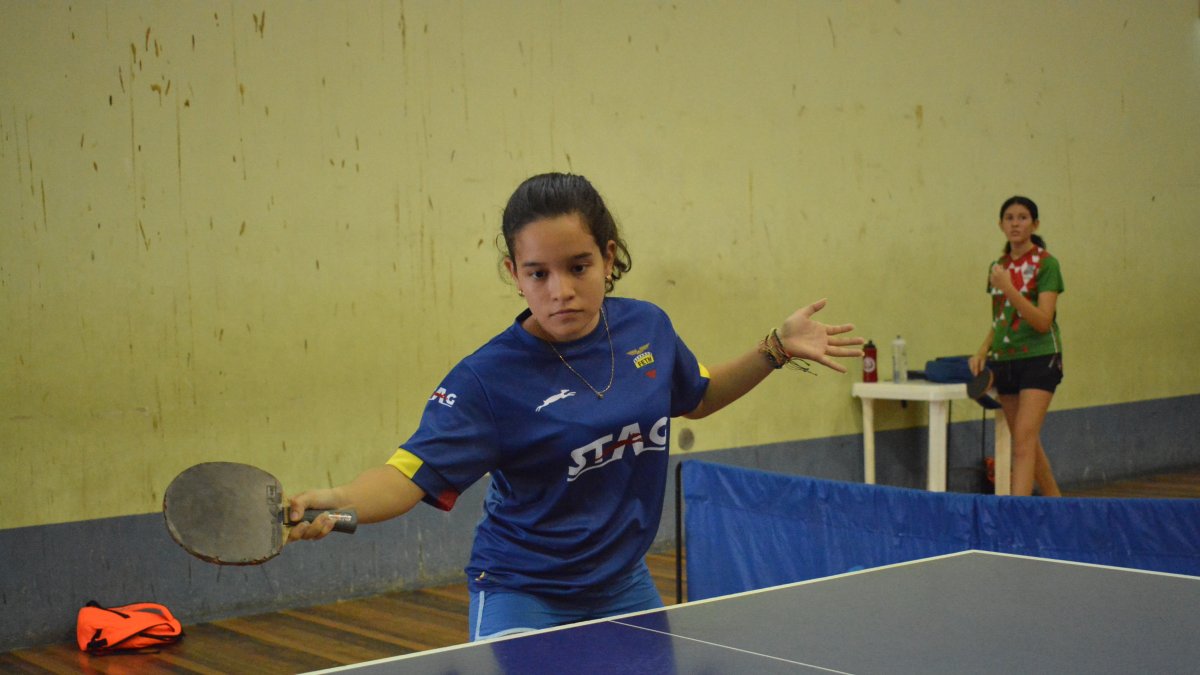 La deportista  manabita ha formado parte de varias selecciones juveniles, con lo que ha adquirido experiencia competitiva.