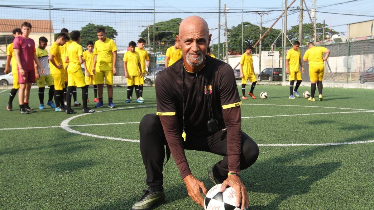 Alcides de Oliveira,  de perforar las redes rivales, pasó a ser entrenador y especializarse en las formativas.