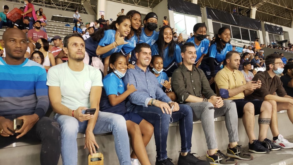 Ismael Rescalvo se sintió muy cómodo en el graderío del Christian Benítez. Se sintió querido.