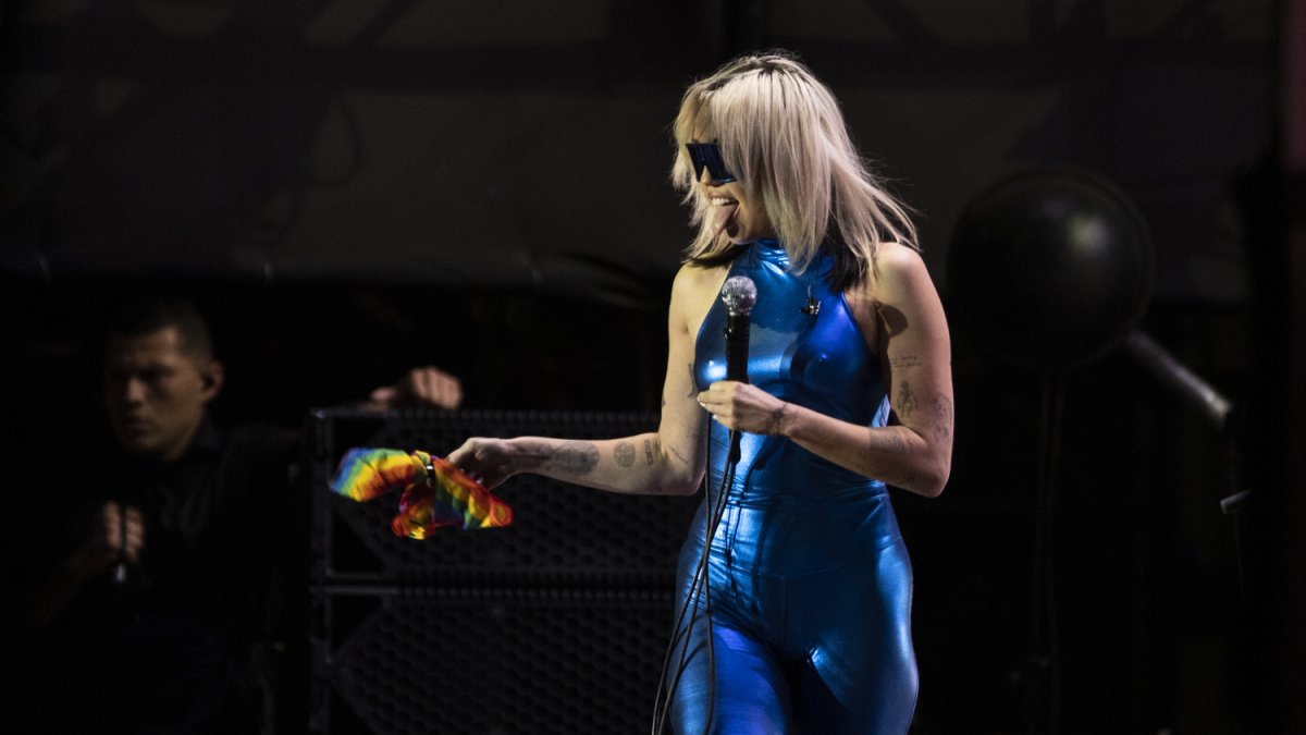 La artista estadounidense Miley Cyrus actúa, el 19 de marzo de 2022, durante el cierre del segundo día del festival Lollapalooza 2022, en el Parque Bicentenario de Cerrillos, en Santiago (Chile).