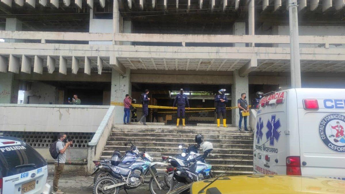 Ciudadanos que laboran en sectores aledaños revelaron que en el sitio pernoctan indigentes y consumidores de sustancias ilícitas.