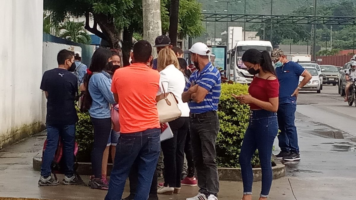 Familiares de adolescente asesinado en Durán