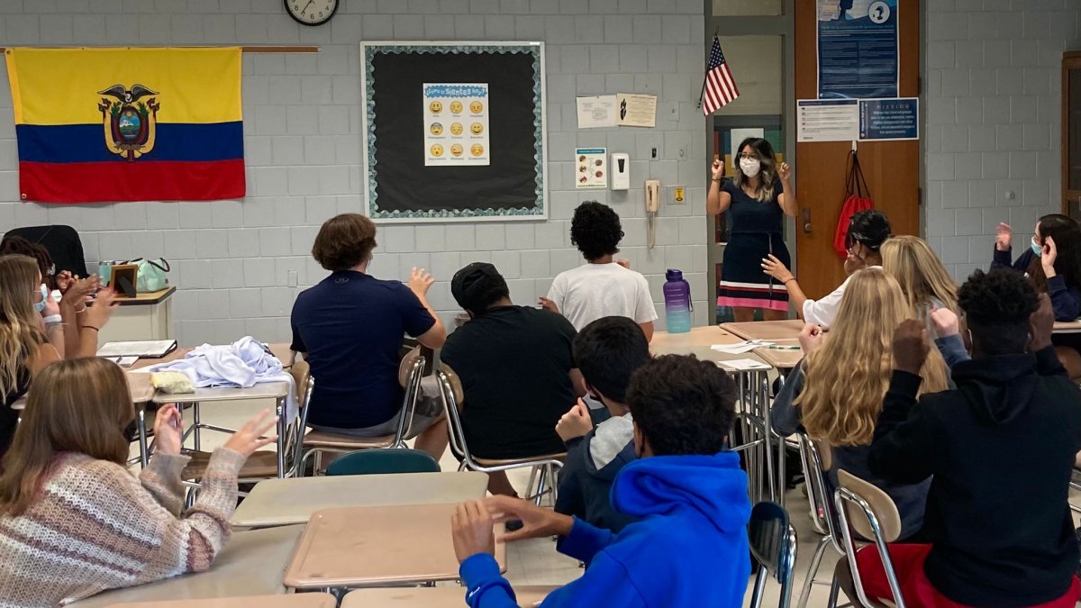 Los maestros ecuatorianos comparten enseñanza y cultura con niños de  EE.UU.