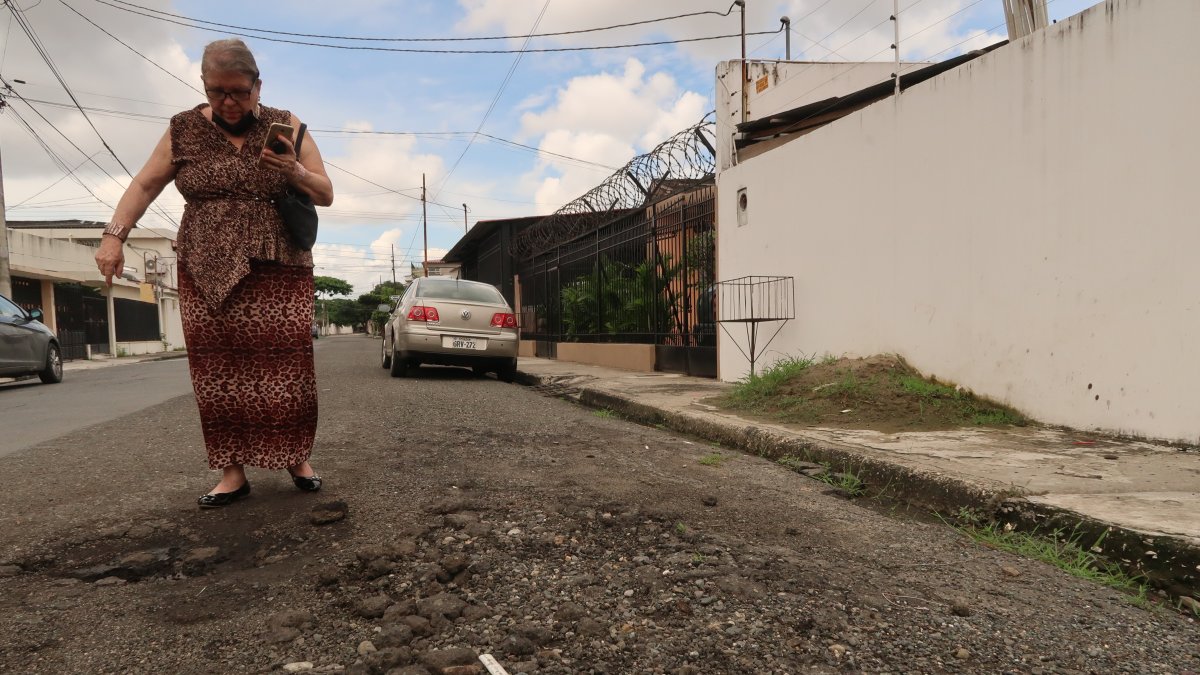 En el barrio Centenario afloran los problemas en sus calles.