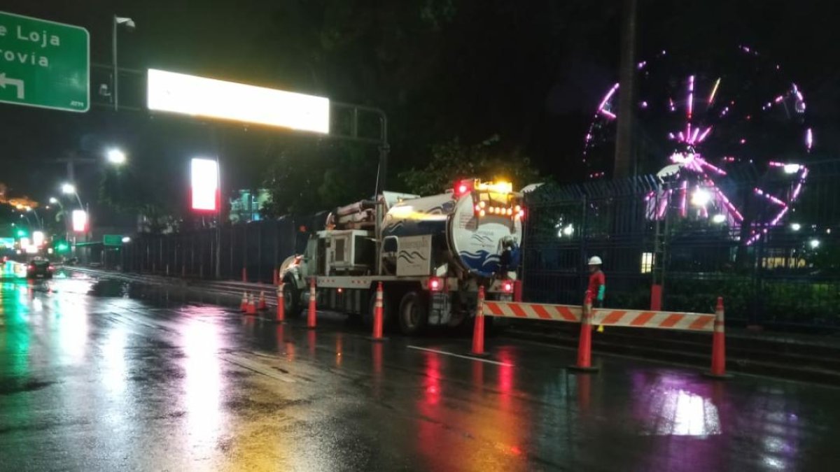 Interagua desplegó ocho hidrocleaners para los sectores donde se reportaron agua estancada.