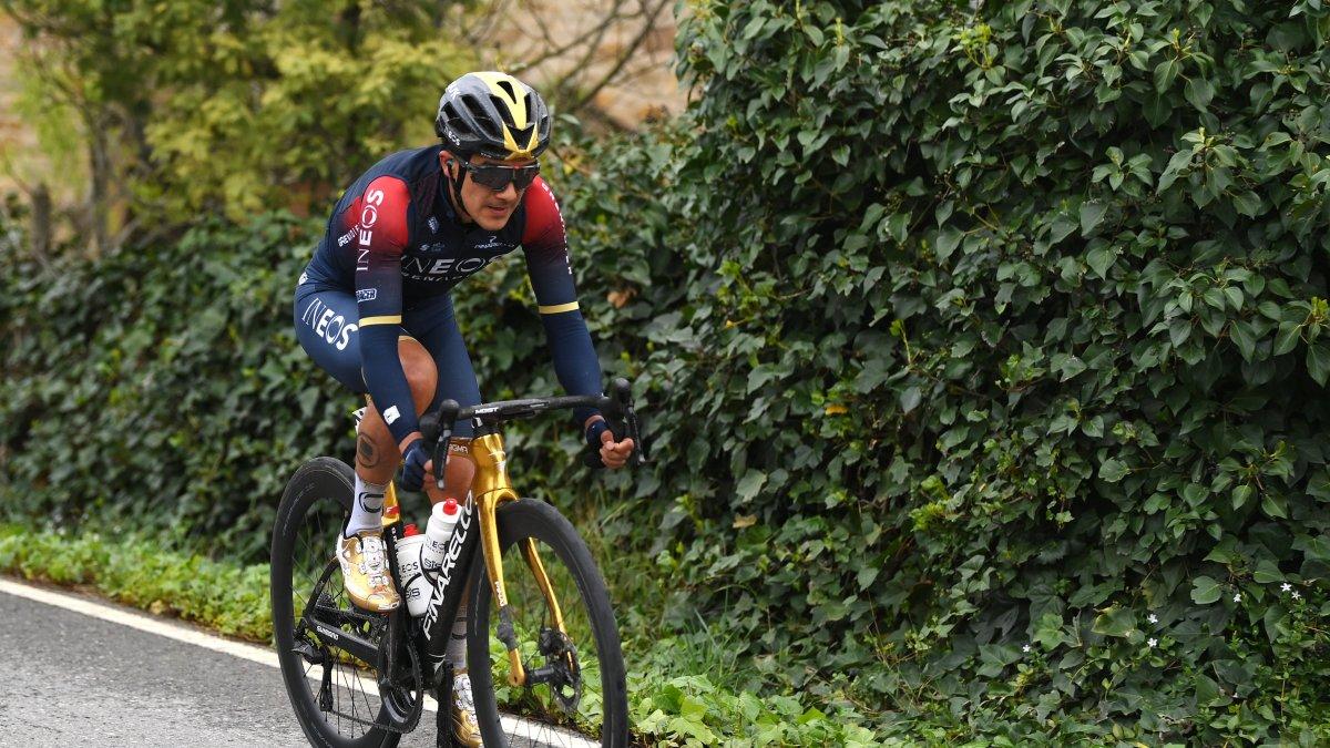 Richard Carapaz es uno de los favoritos para ganar la Vuelta a Cataluña. En la montaña buscará alcanzar el liderato