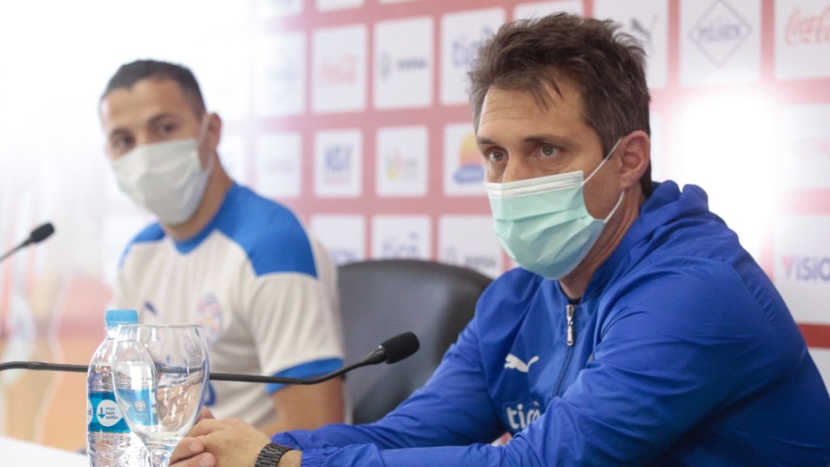 Guillermo Barros convocó a varios jugadores jóvenes pensando en el proceso para la Copa del Mundo de 2026.