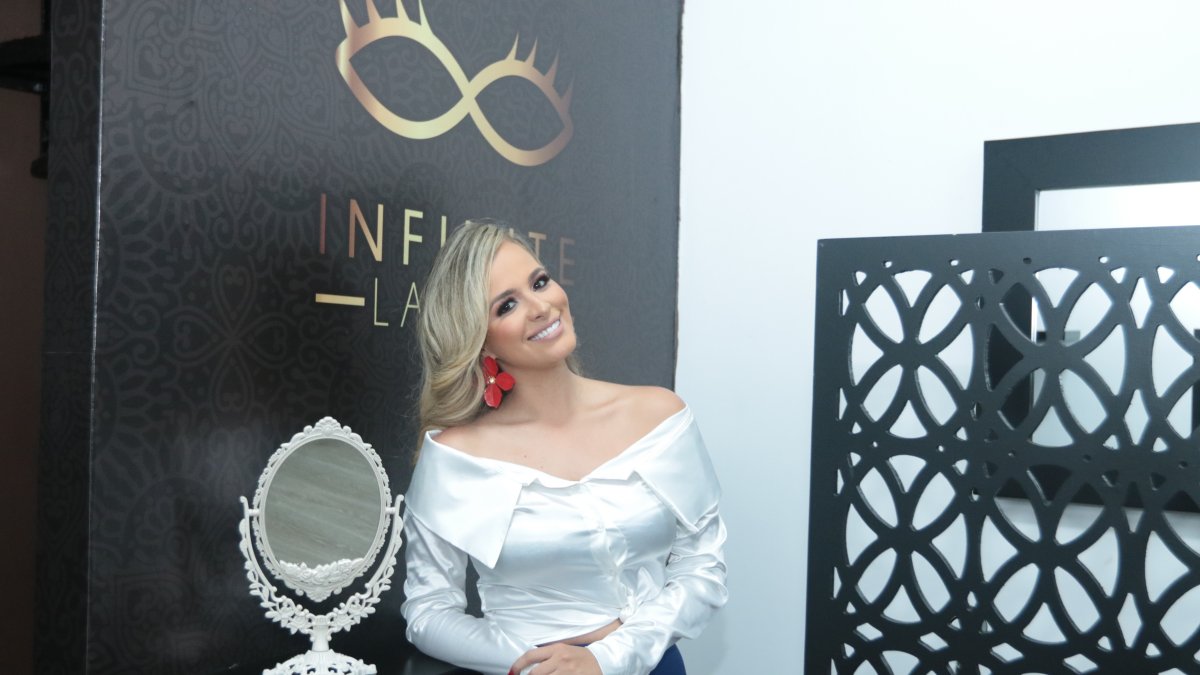 Se siente muy emocionada por la oportunidad que se le ha presentado.