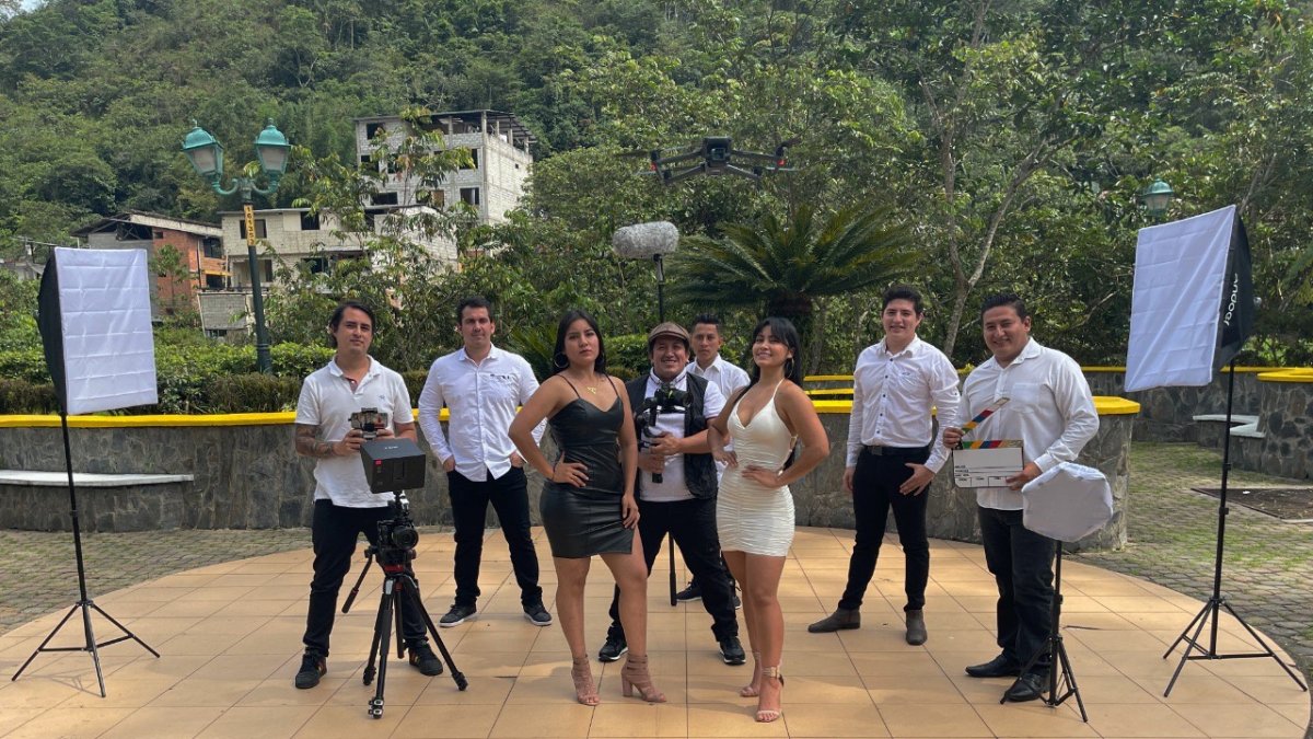 Integrantes del Team Positivos durante una sesión fotográfica.