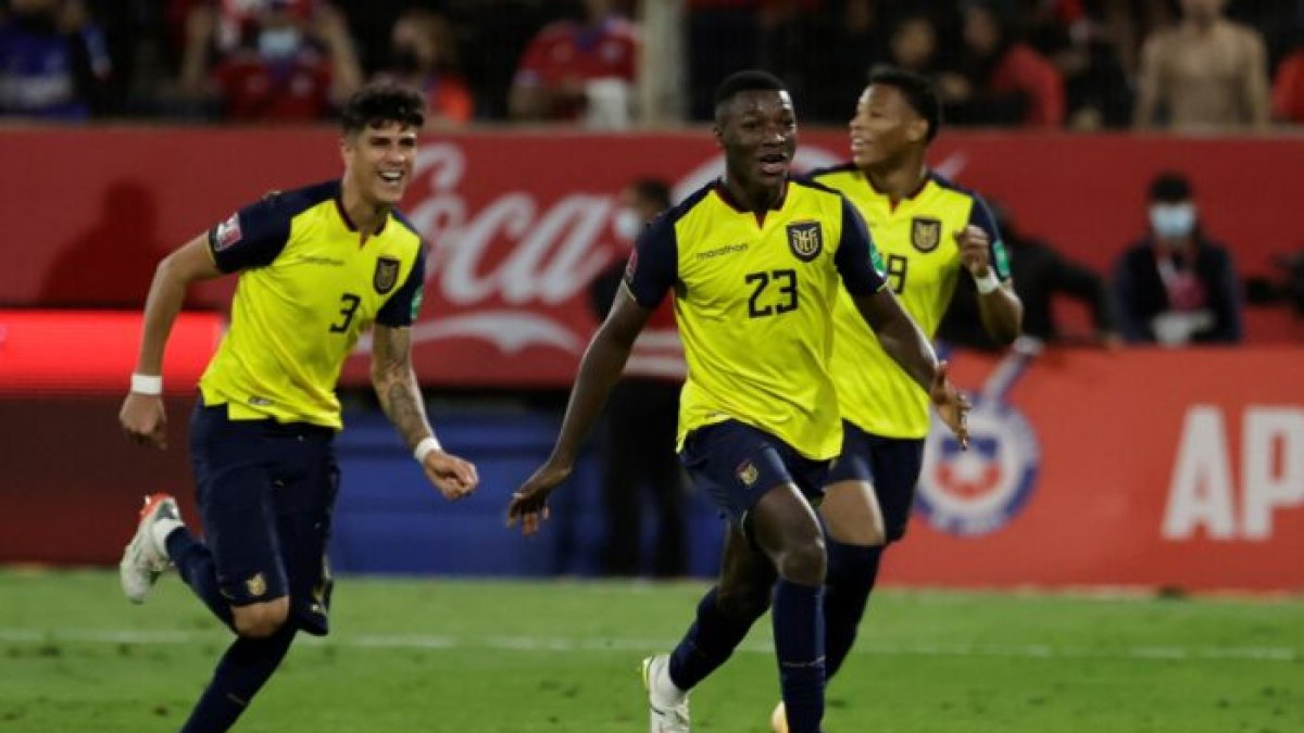 Moisés Caicedo ha sido pilar en el mediocampo de la Tricolor. Su reemplazo sería Jhegson Méndez.