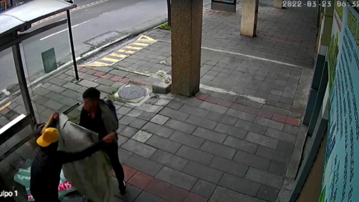 Acción. El hecho quedó grabado en cámaras de videovigilancia.