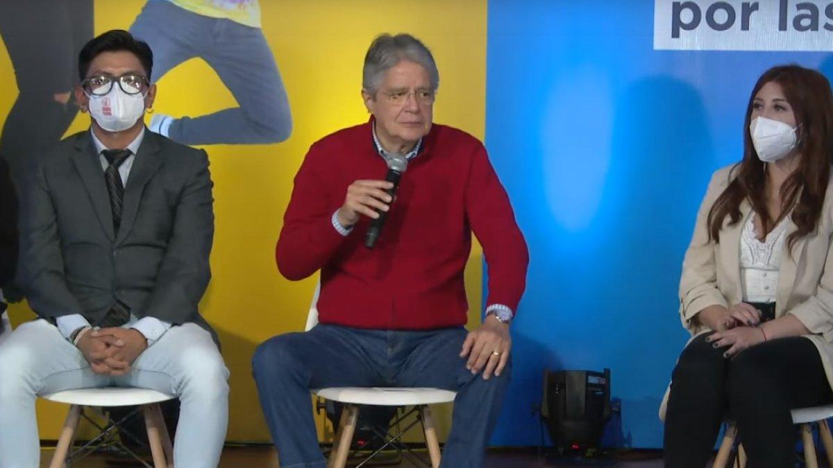 Presidente. En un encuentro de juventudes, Guillermo Lasso acusó a Xavier Hervas de proponerle el apoyo de su partido a cambio de no pagar impuestos.