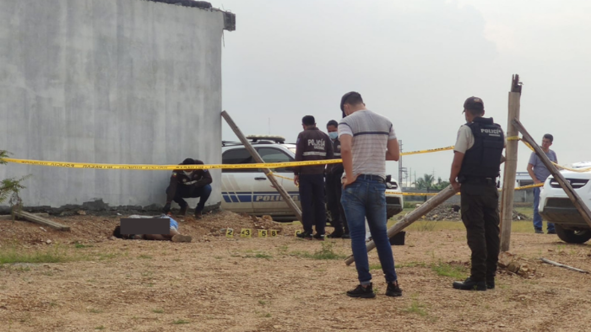 El cuerpo fue descubierto aproximadamente a las 13:00 de este viernes 25 de marzo. En la zona se halló ocho indicios balísticos